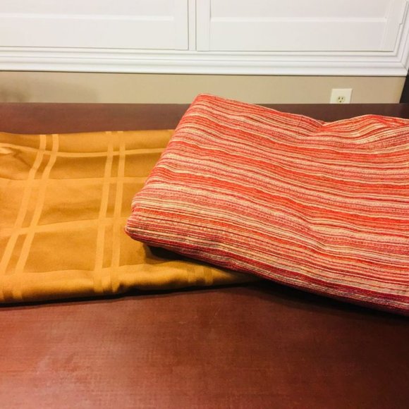 Tablecloths (Set of Two) - Picture 7 of 11